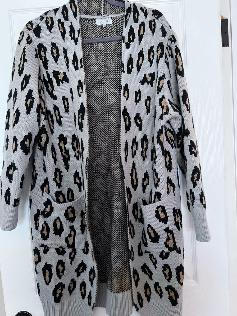 Open-Front Leopard Print Cardigan Sweater - Light Gray/Tan